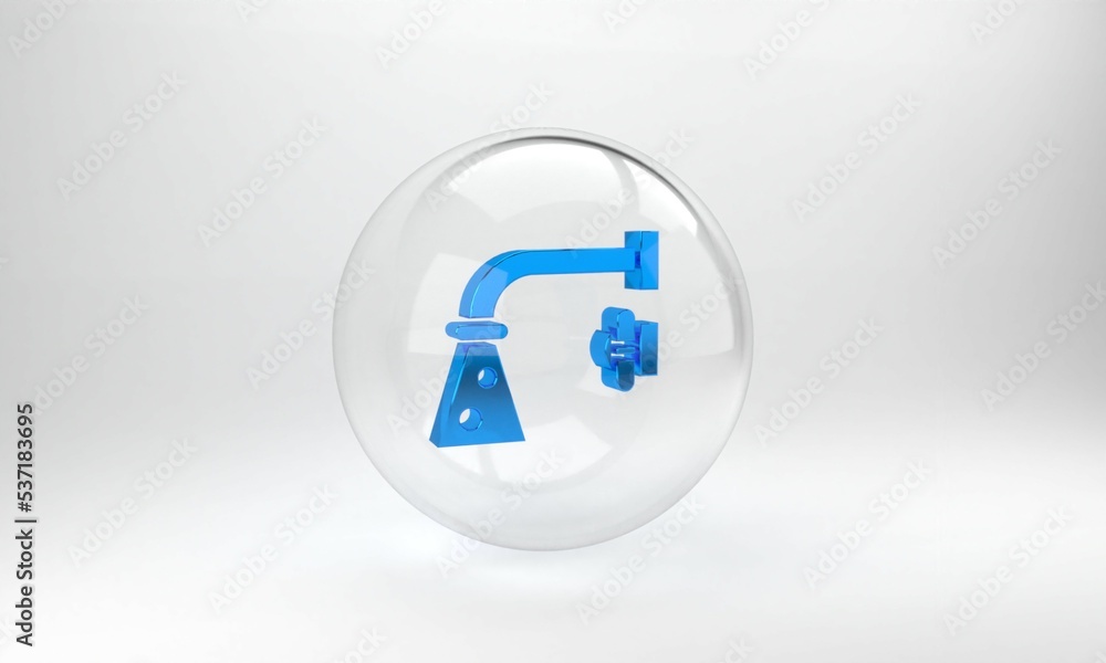 蓝色水龙头图标隔离在灰色背景上。玻璃圆形按钮。3D渲染图