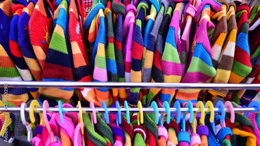 秘鲁制造手工羊毛、夹克、毛衣和背心，由传统设计的羊驼制成