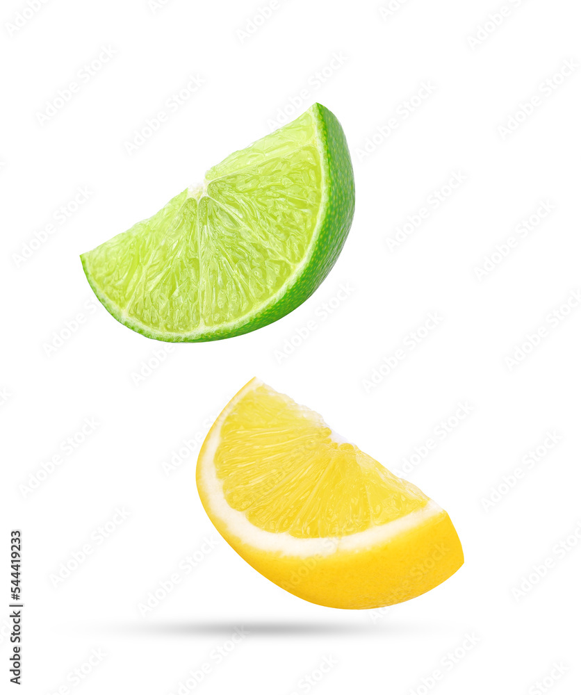 落在空气中的酸橙和柠檬被隔离在白色背景上