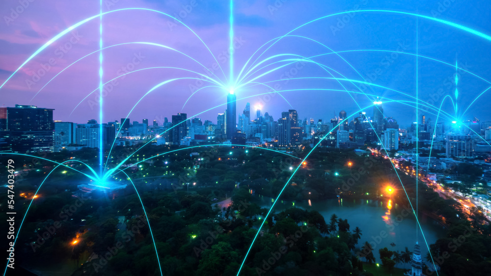 在城市景观上具有连接网络互惠的智能数字城市。未来智能的概念