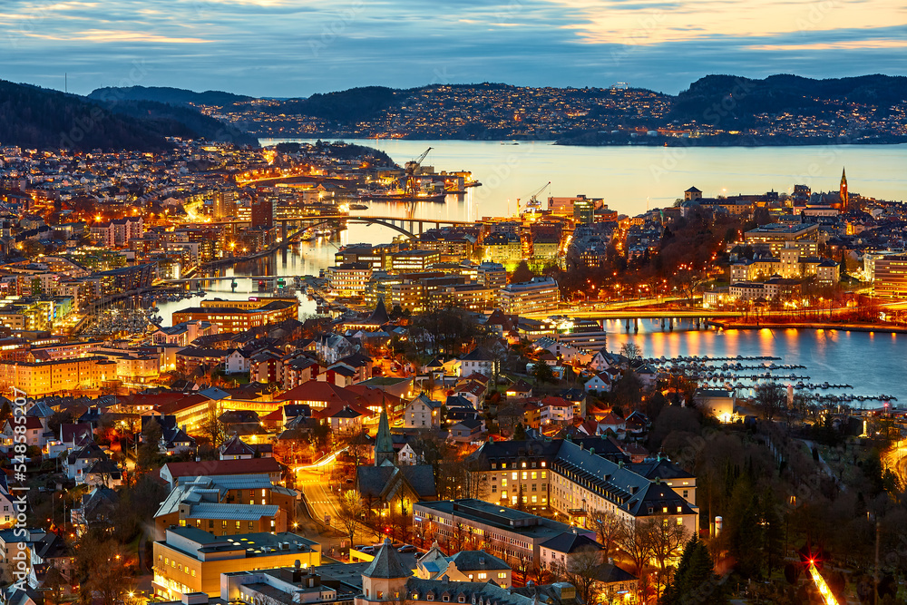 黄昏的卑尔根市，鸟瞰图，挪威