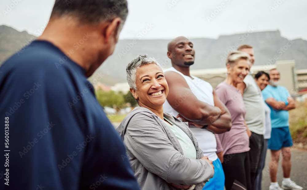 快乐、健身或年长的朋友开始户外跑步、有氧运动或运动训练。