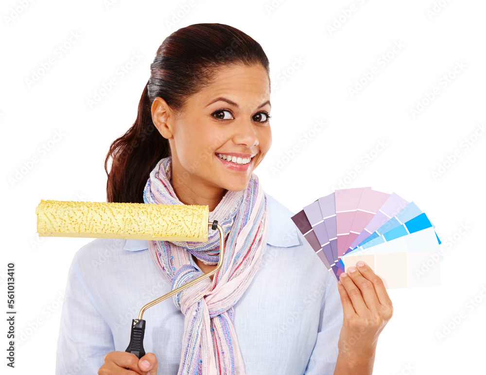 女人，微笑，用画笔和色板选择颜色或决定白色工作室背景