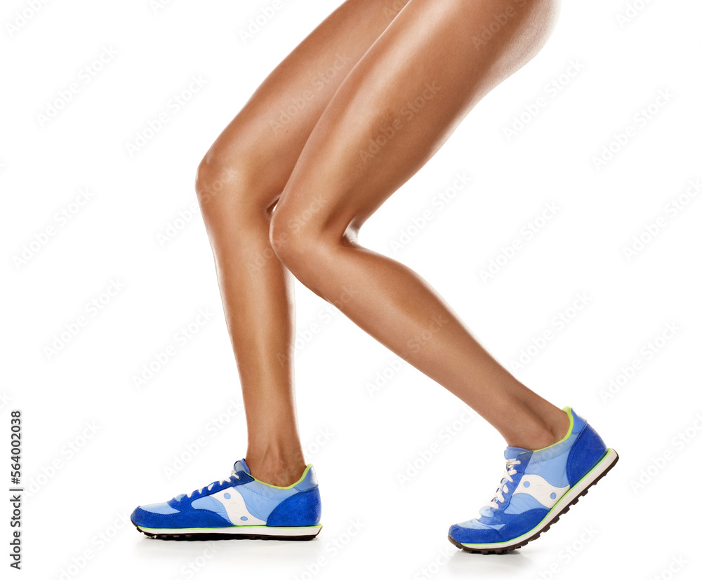黑人女性的健身、腿部和跑步鞋，用于运动、训练和锻炼耐力。好吧。