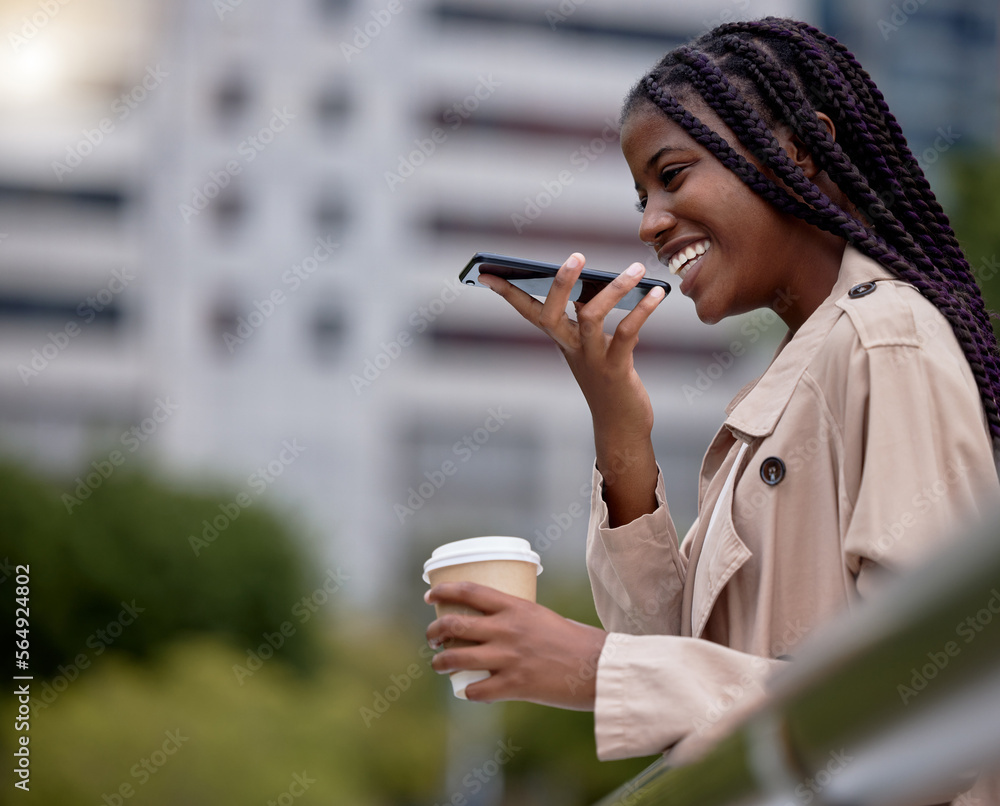 商业、电话和城市中的黑人女性，用于社交、沟通和交谈。公司