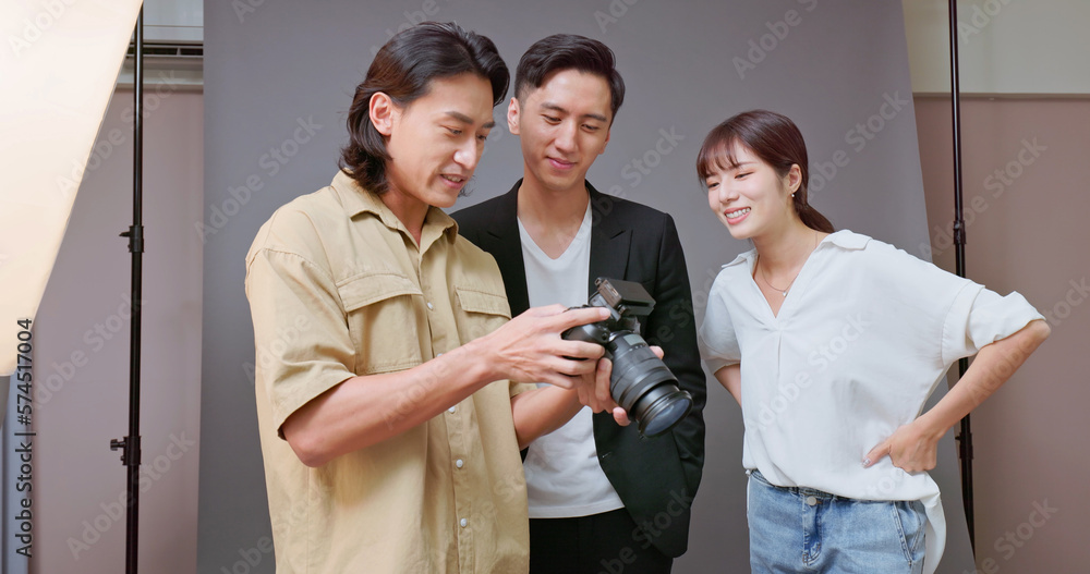 Photographer explaining detail