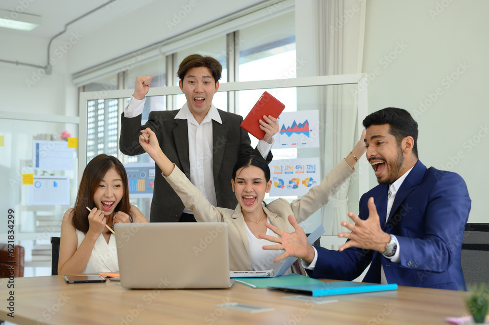 business men and women Conversation and rejoicing while working in the office